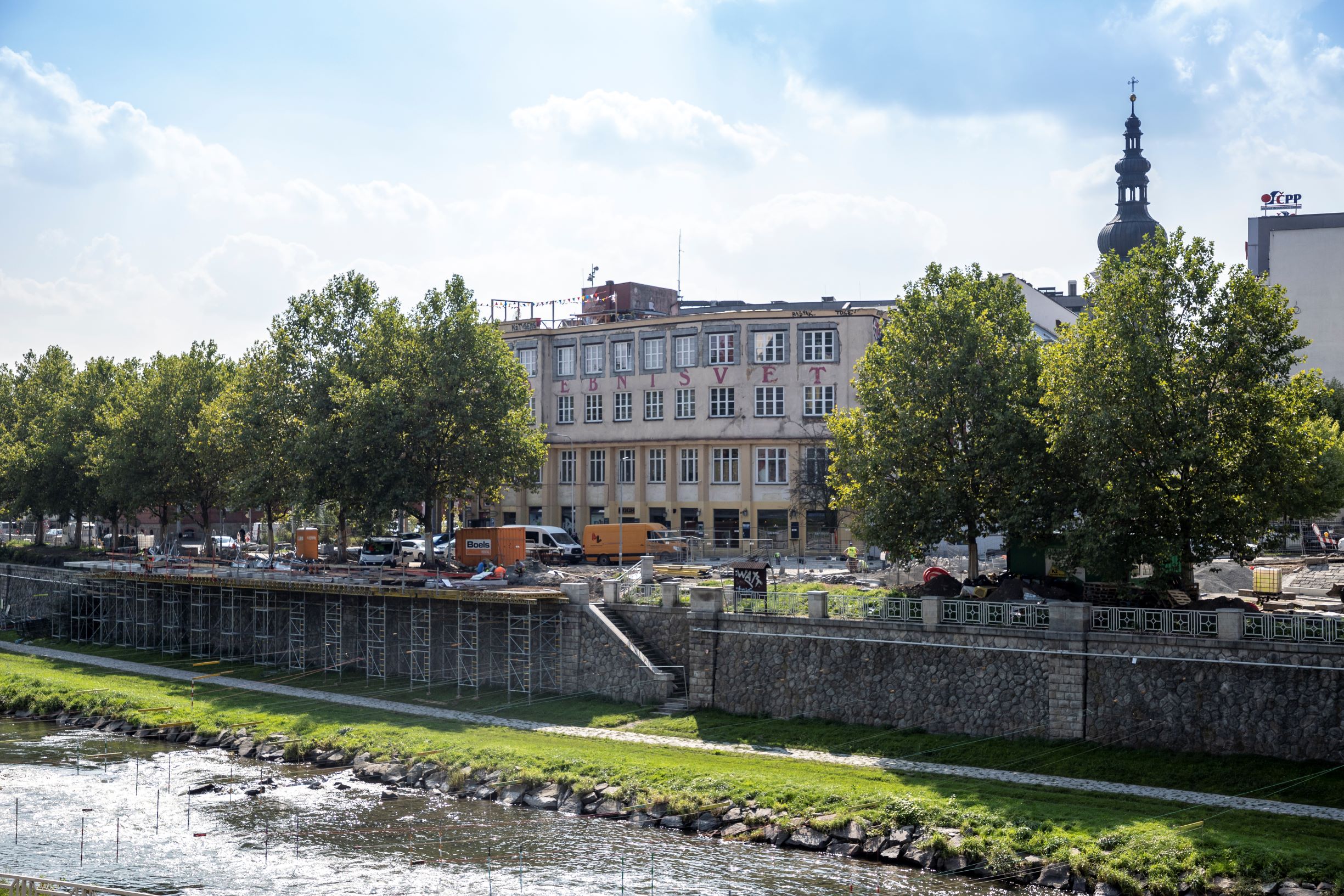 Budova Hudebního světa na Havlíčkově nábřeží. Foto: Vladimír Pryček